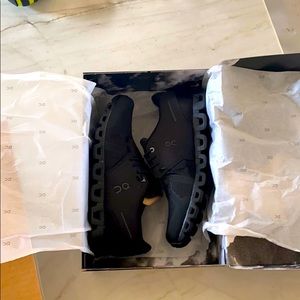 Cloud 2.0 black / Black running shoes still in box